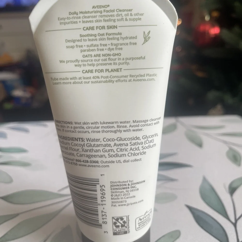 Aveeno Daily Moisturizing Facial‎ Cleanser for Dry Skin  5 fl oz.